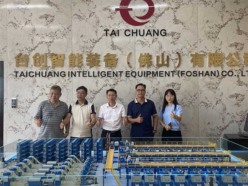베트남 고객, 너트 태핑 머신 협력을 위해 TAICHUANG Intelligent 방문